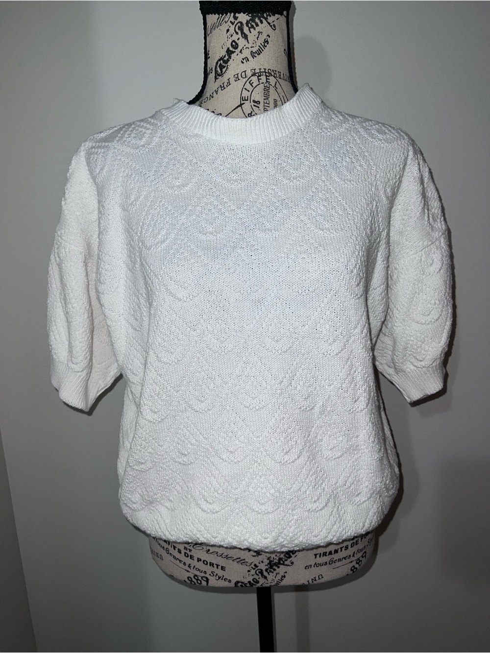 Diversity Essentials White Textured Knit Short Sleeve Sweater M